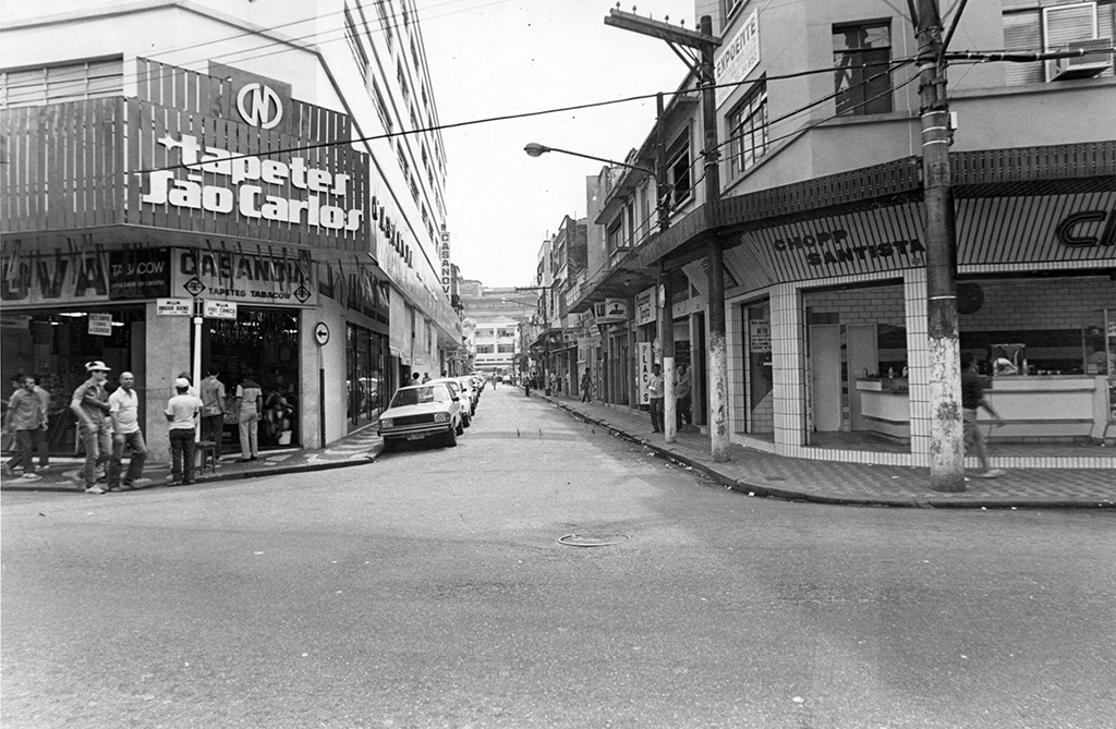 pastaaz_207_rua_frei_caneca_vista_amador_bueno_ver_imagem_27_08_1985.jpg